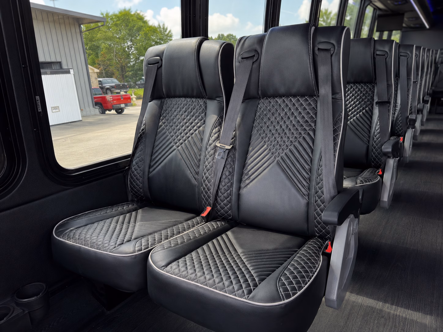 shuttle guests between hillsboro hotels and tualatin valley vineyard venues